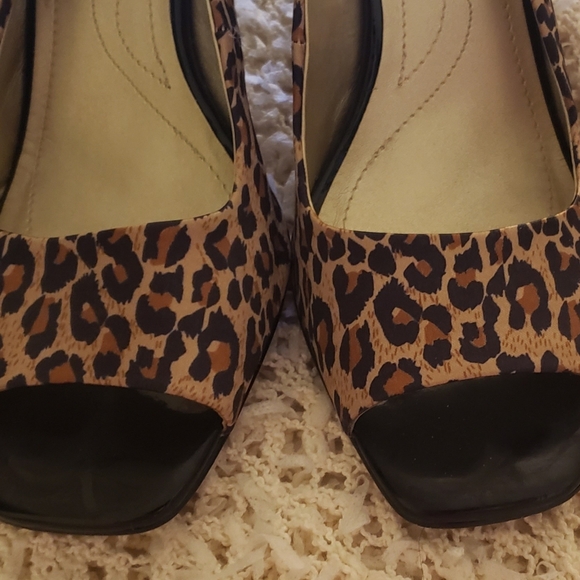 Sold - Picture 3 of 7